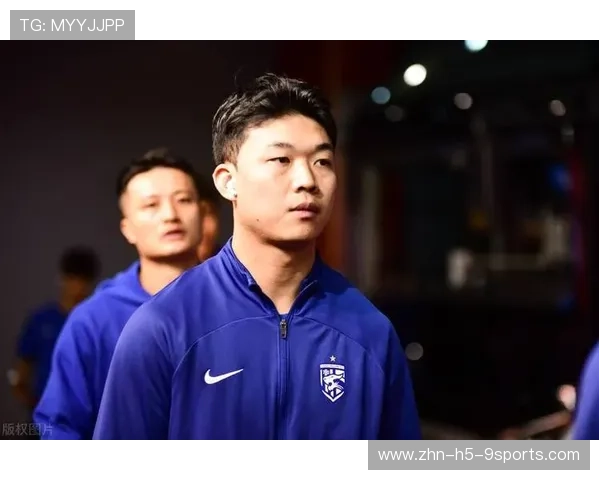 成都蓉城严鼎皓中场策动前锋跑位——一段关于空间与节奏的攻防协奏